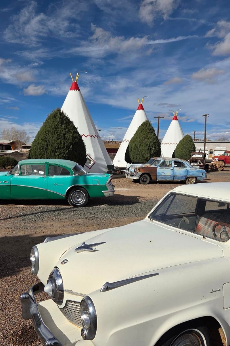 Classic car at Wigwam Motel